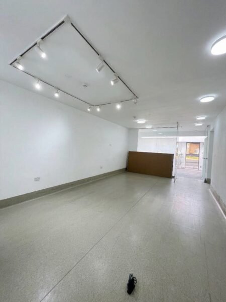Local Comercial en Av. Canadá - San Luis
